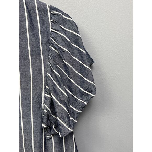 Old Navy Blouse Womens M Medium Gray White Striped Ruffled Flutter Sleeves‎ - Picture 4 of 5